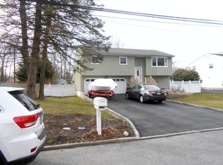 280 Easton St, Ronkonkoma, NY 11779