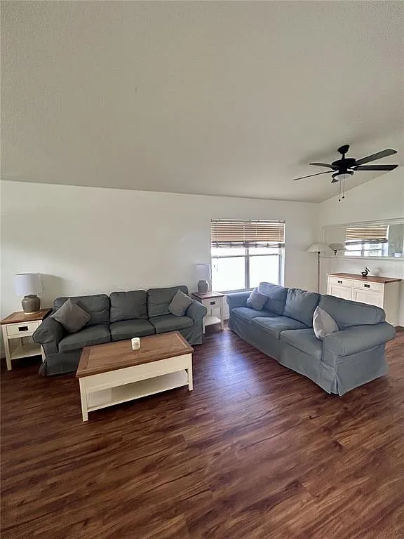 4 bed, 2.0 bath, 1804 sqft, $3,200 — Photo 3