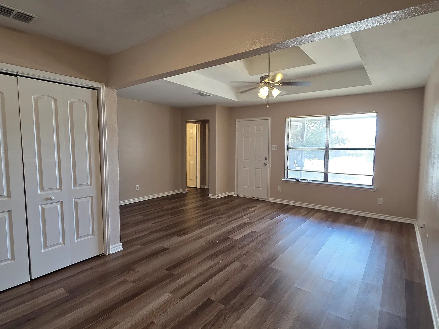 2 bed, 1000 sqft, $1,625 — Photo 2
