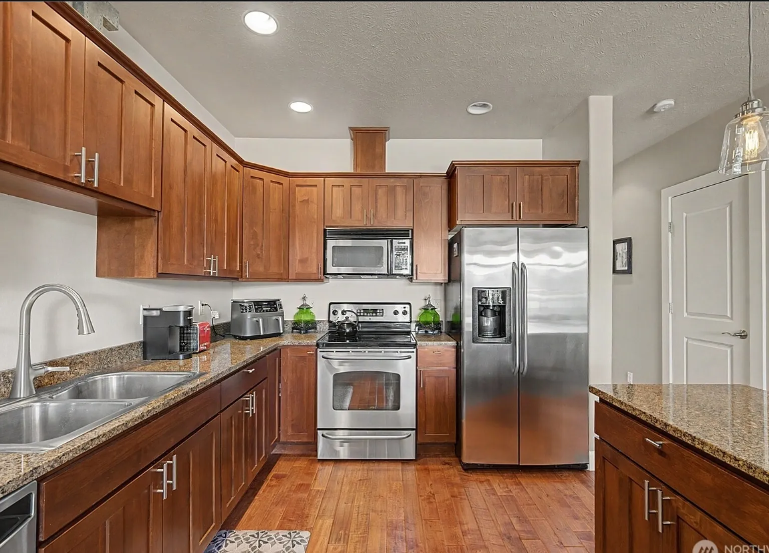 3 bed, 1637 sqft, $2,800 — Photo 3