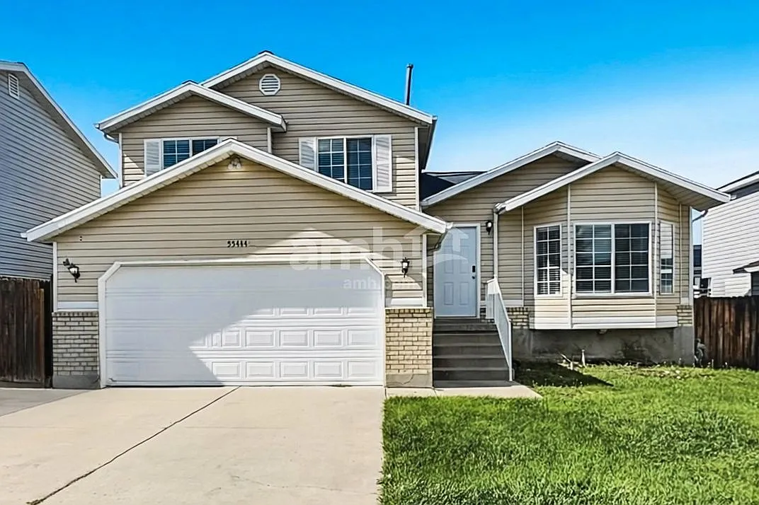 4 bed, 1.5 bath, 1848 sqft, $2,525 — Photo 1