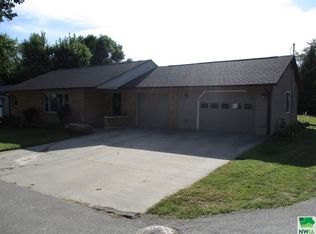 714 N 2nd St, Cherokee, IA 51012