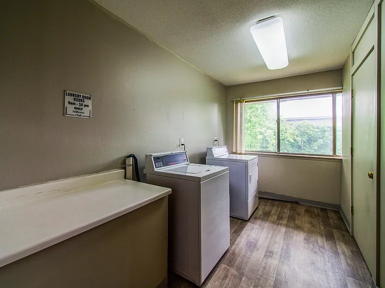 Hillcrest Club Apartments — Photo 65