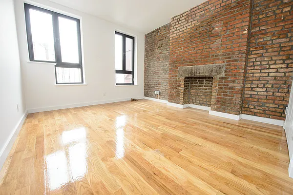 Rented by Safdie Realty Group | media 16