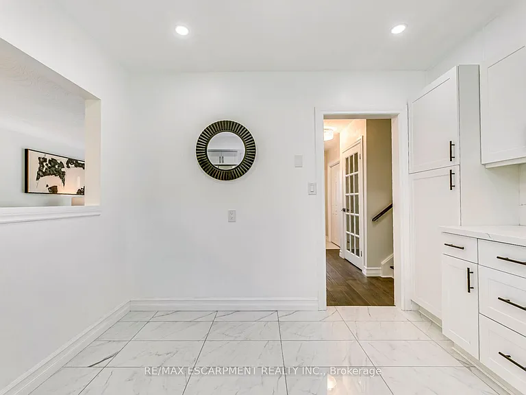 356 Dunlop Cres — Photo 14