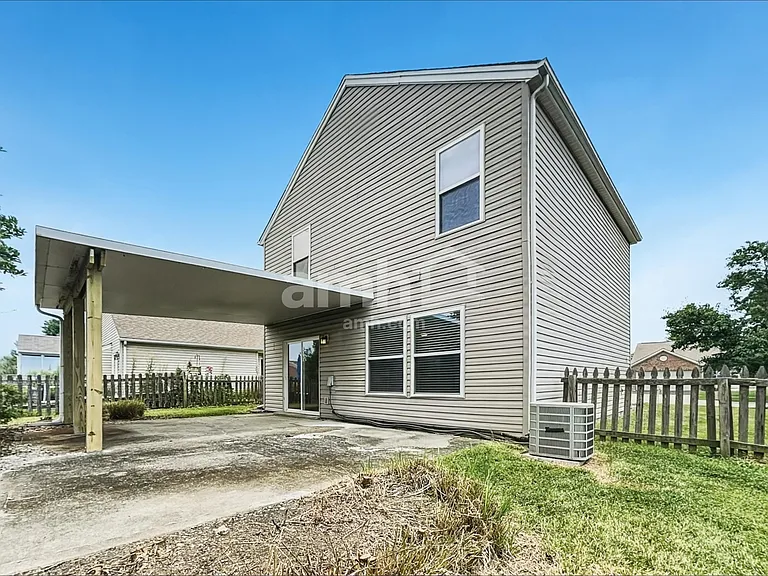 220 Hartford Ct — Photo 16