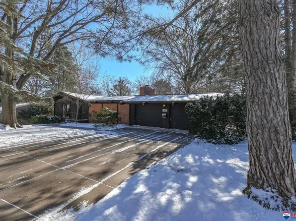 2929 Bonacum Dr, Lincoln, NE 68502