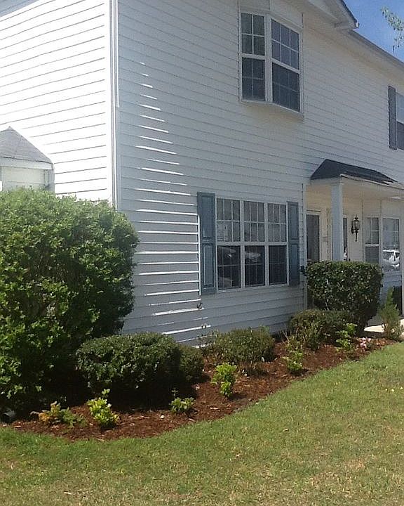 Large Yard - End Townhome