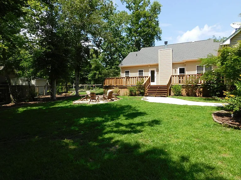 300 Taliaferro Ln — Photo 45