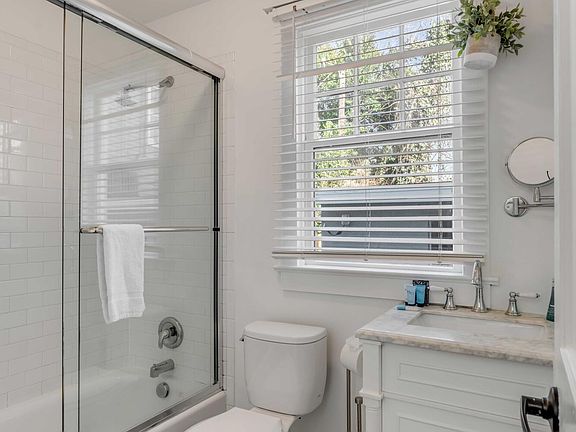 5th image of 140 Spring St #Abc