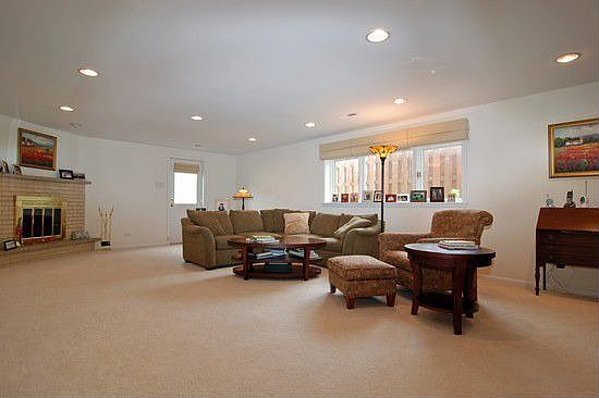 Huge fam rm w/ fireplace & exter access