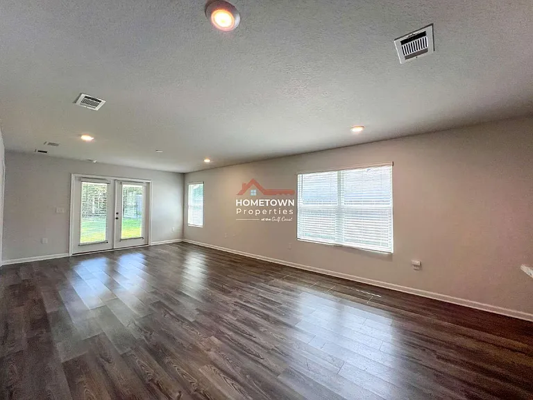 5257 Peach Dr — Photo 4