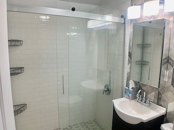 5th image of 310 W 82nd St #6