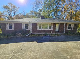 609 Memorial Drive Ext, Greer, SC 29651