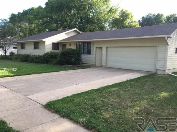 203 S 11th St, Beresford, SD 57004