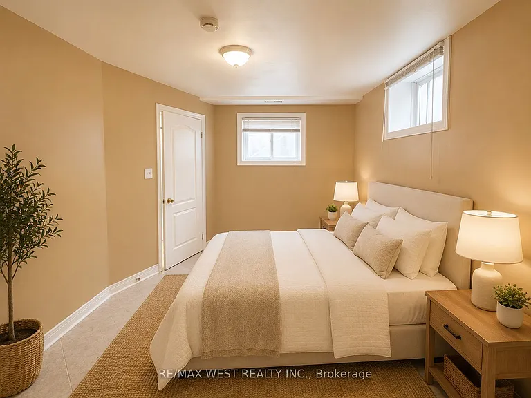 355 Silverthorn Ave #BASEMENT — Photo 10
