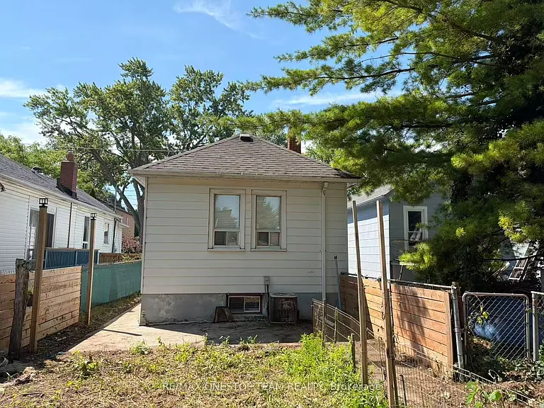 28 Cambrai Ave — Photo 16