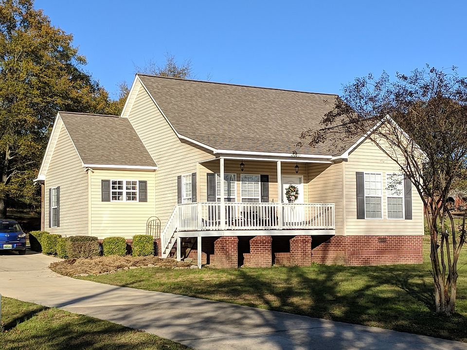 3 BR 2 BA - curb appeal!