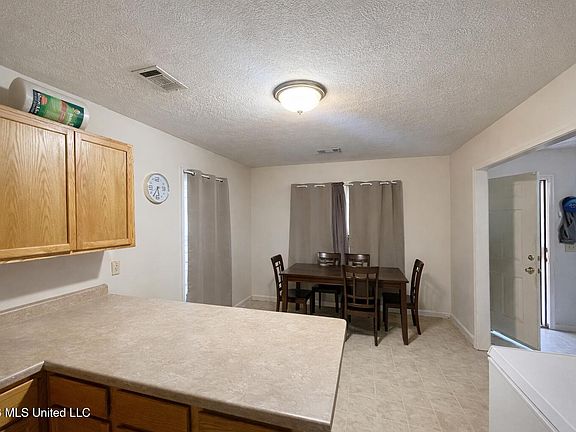 4th image of 526 W Porter St