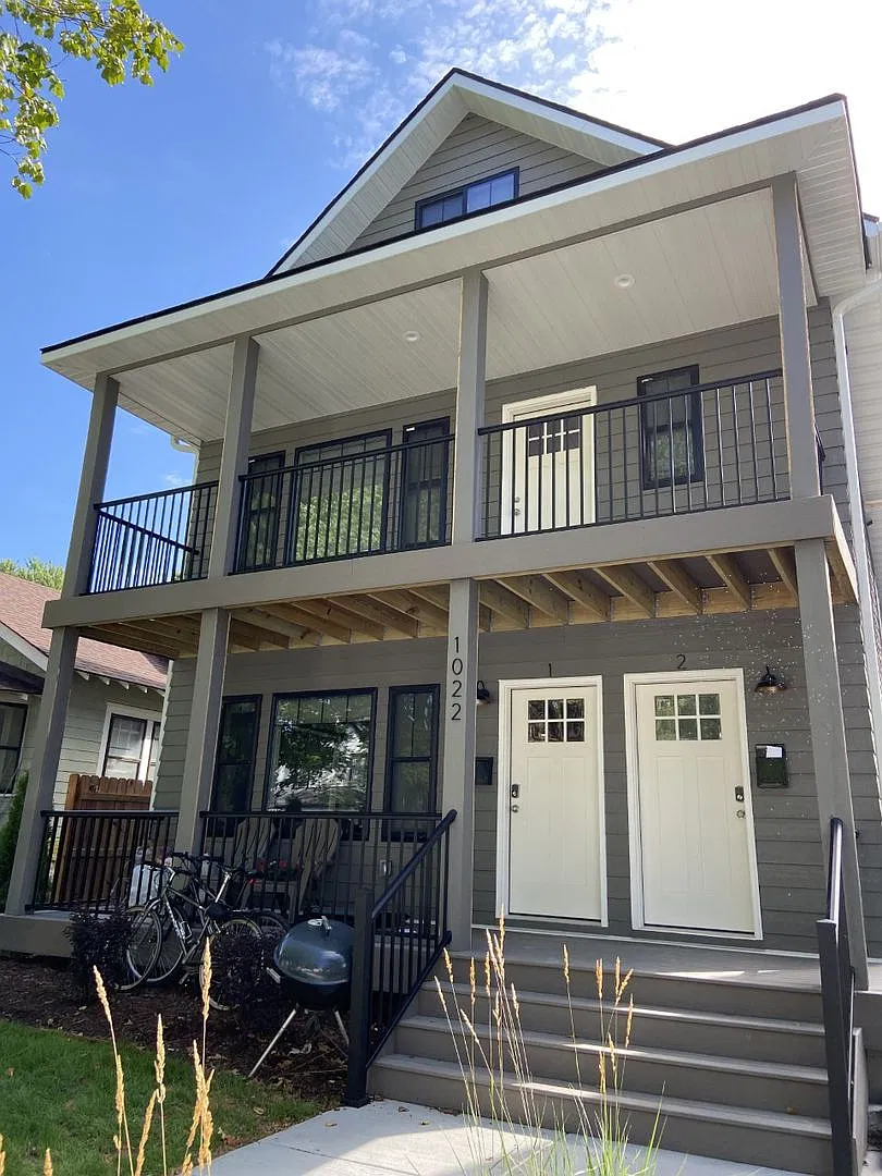1022 12th Ave SE Duplex — Photo 1