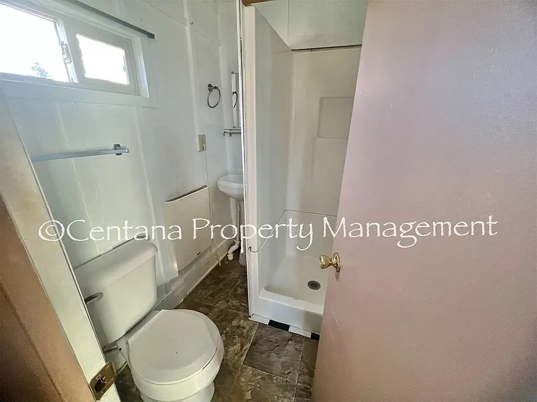 1119- 1119 1/2 Nevada — Photo 11