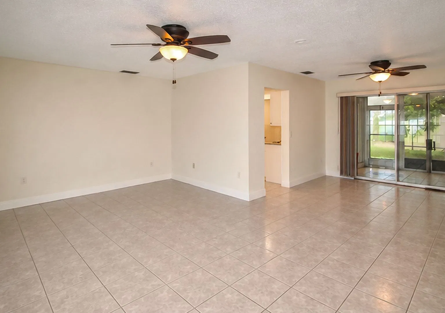 Venice Gardens Annual Home for Rent — Photo 4