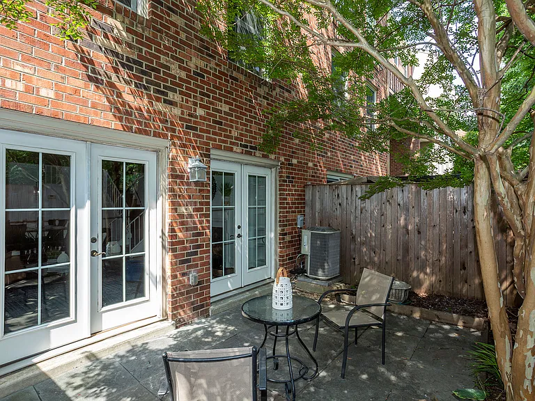 3205 Sutton Pl NW #D — Photo 31