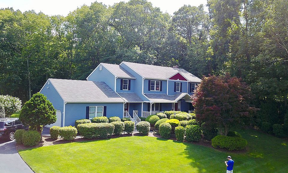 2nd image of 40 Canterbury Ln