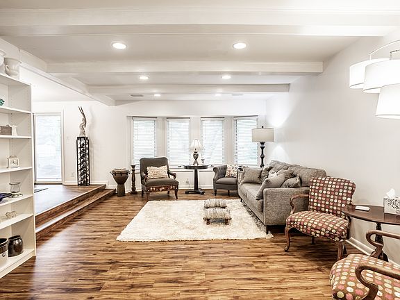 4th image of 1252 Darby Ln