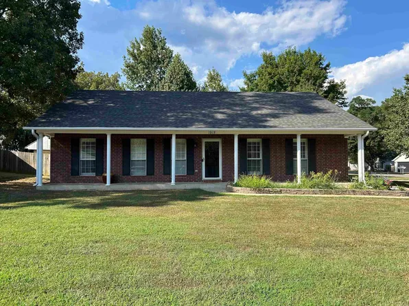 1915 Cherry Creek Cir, Bryant, AR 72022