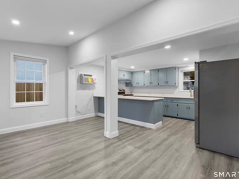 43 Elmwood Ave — Photo 5