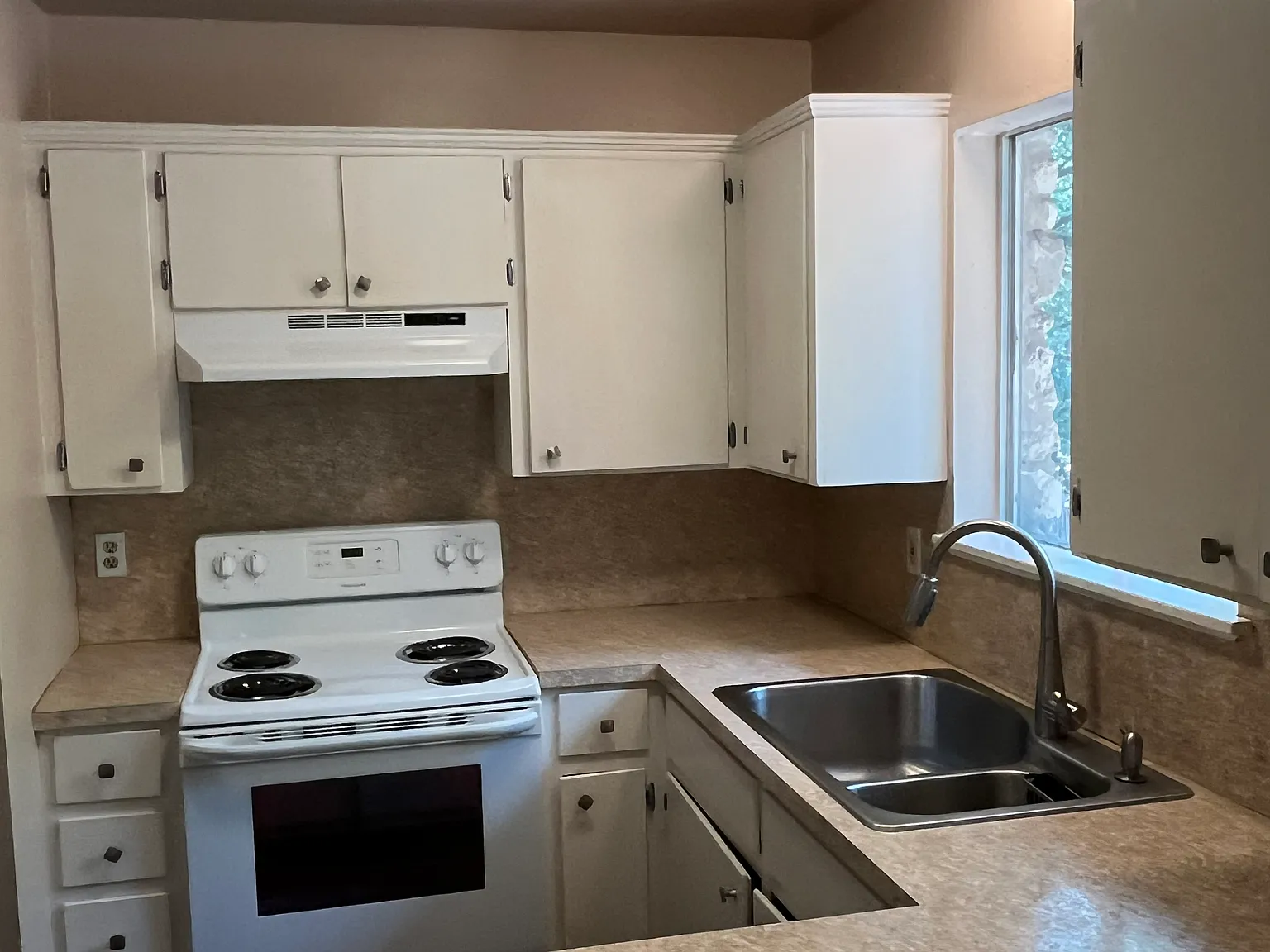 2 bed, 1.5 bath, 1190 sqft, $1,795 — Photo 3