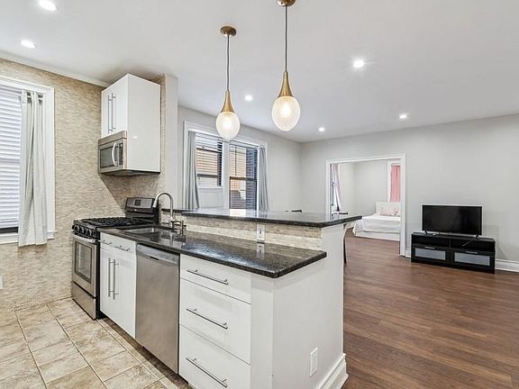 2nd image of 222 7th St Unit 3