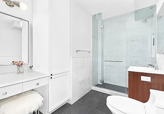 4th image of 145 E 15th St #4DE