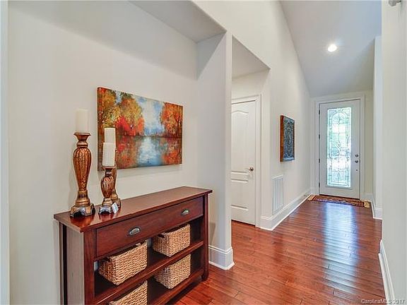 3rd image of 6025 Lansing Dr