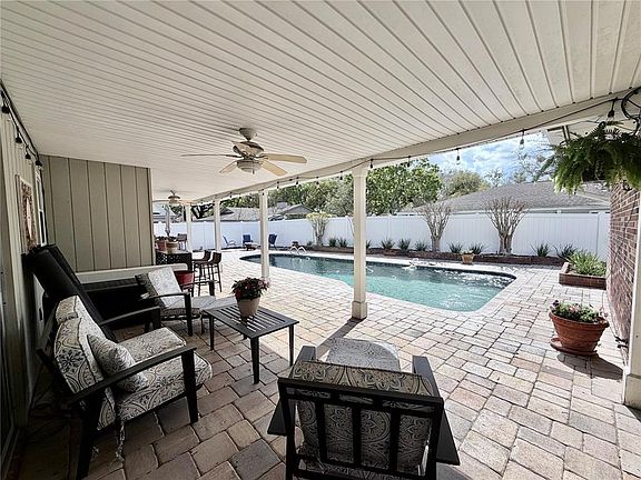 3rd image of 320 WHITE OAK CIRCLE