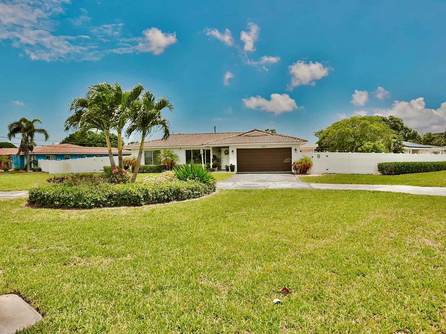 5 bed, 3.0 bath, 2640 sqft, $5,600 — Photo 1
