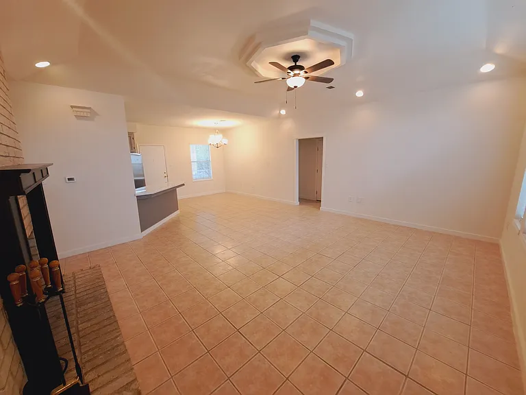 21604 Boggy Ford Rd — Photo 4