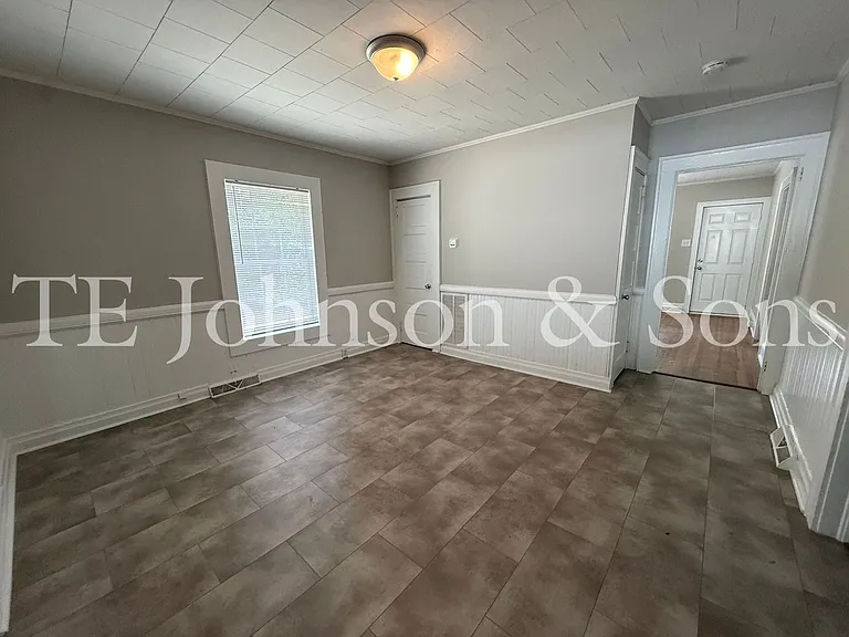 526 Chandler St — Photo 11