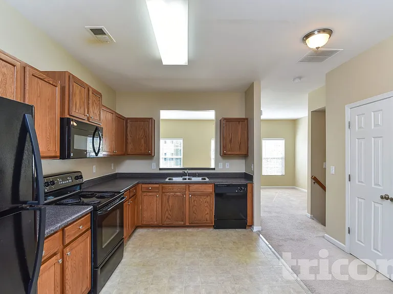 1470 Knights Trl — Photo 6