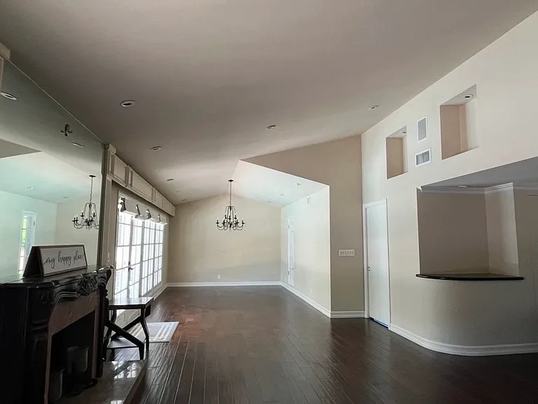 5901 Valerie Ave — Photo 8