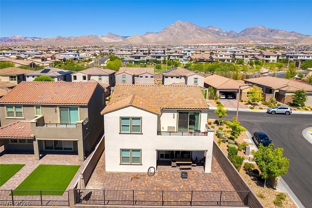 4 bed, 3.5 bath, 2395 sqft, $3,100 — Photo 4