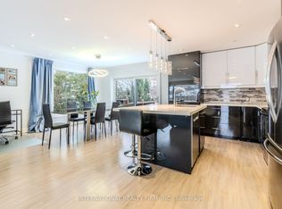 24 Paramount Ct, Toronto, ON M6M 2L5