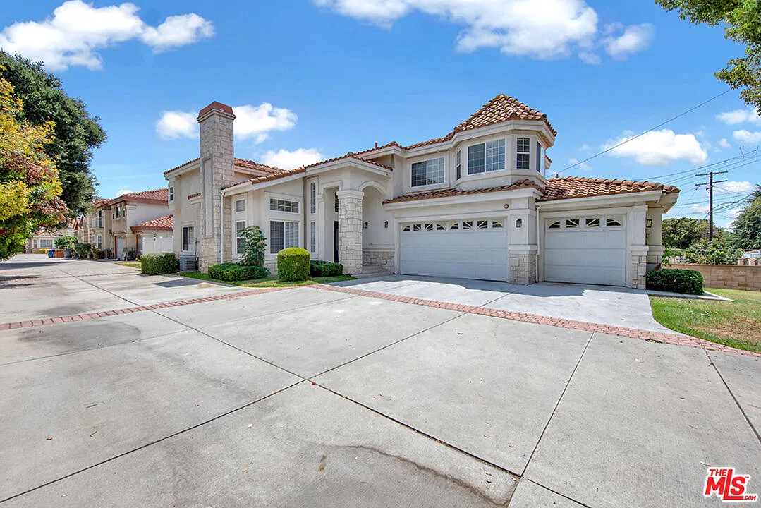 5 bed, 4.0 bath, 3162 sqft, $6,000 — Photo 1