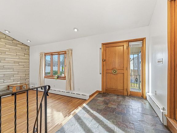 5th image of 7 Carol St