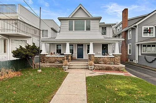 223 Townsend Ave Photo 1