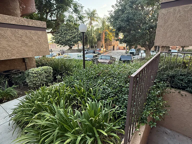 8615 Beverly Blvd #13 — Photo 45