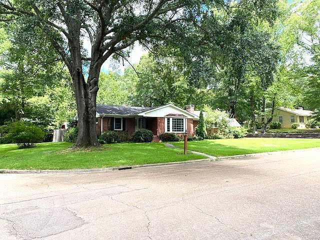 1st image of 401 Vivian St