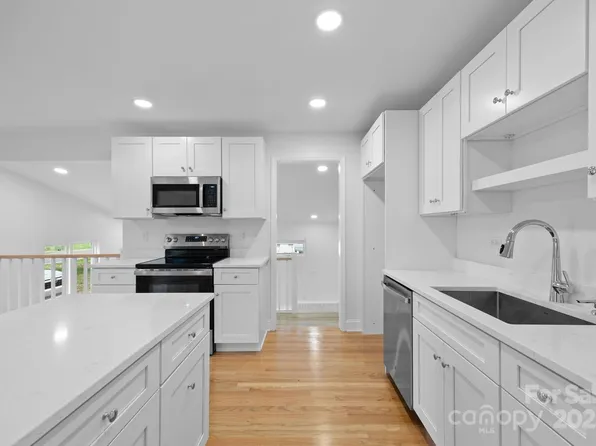 613 Bee Tree Rd, Swannanoa, NC 28778