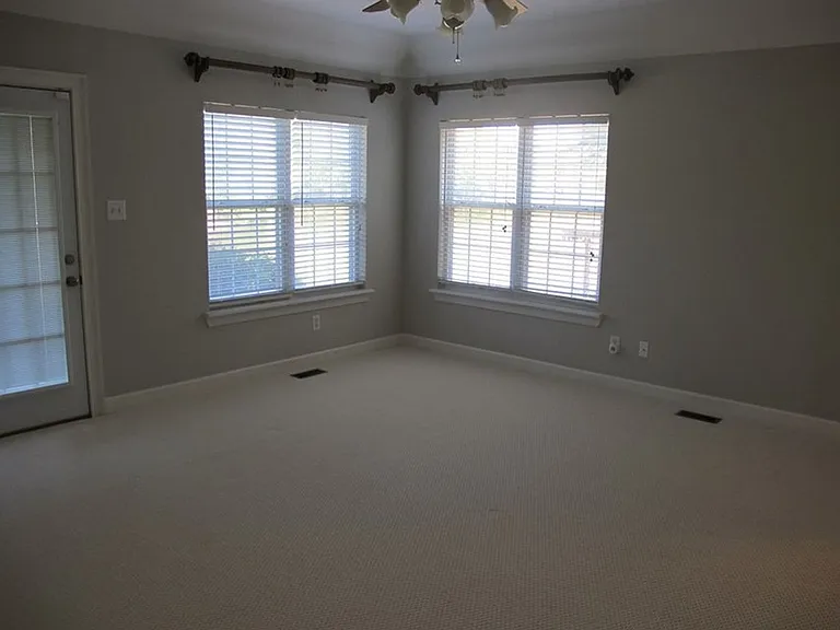 716 Crown Point Ct — Photo 16